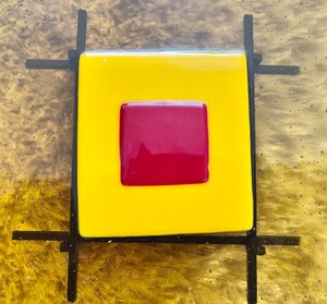 lot 43 image: Art Glass Tray with a Metal Stand