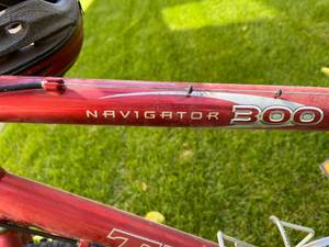 lot 81 image: Trek Navigator 300 24 Speed Bike
