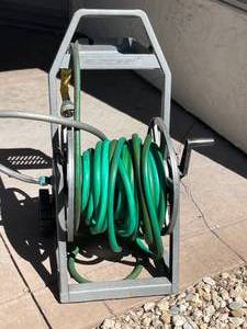 lot 87 image: Suncast Rolling Hose Reel With Hose