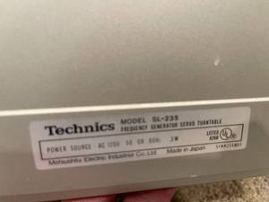 lot 88 image: Technics Turntable