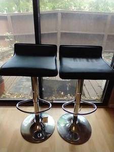 2 Bar Stools