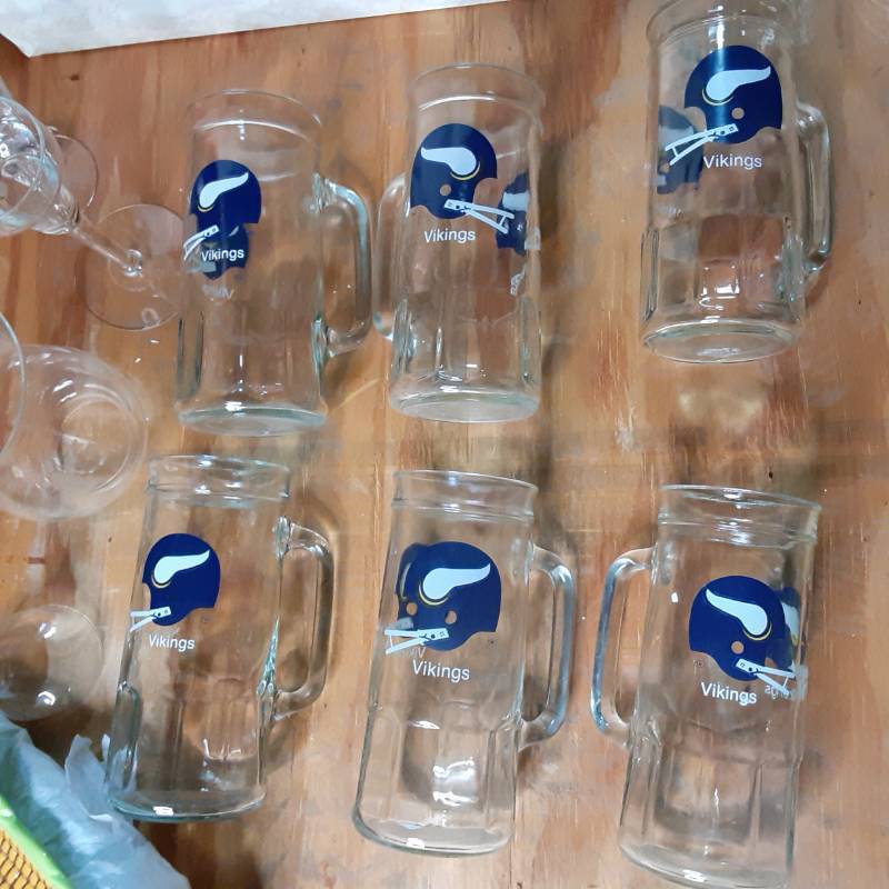 (6) Tall Vikings Mugs, Marge Wells ...