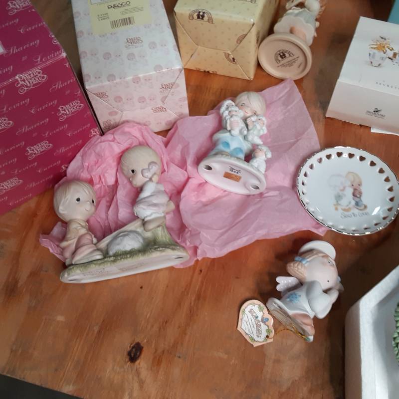 Precious Moments Figurines & Memories Of Yesterday Figurines (179,1980, 1983, 1988, 2005), 1984 Bumpkin, and Swarovski Crystal Vase