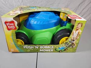 lot 12 image: New Push and Bubble Mower