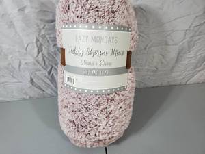lot 46 image: New Teddy Sherpa Throw