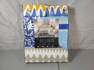 lot 50 image: New 3 Piece Reversible Quilt Set