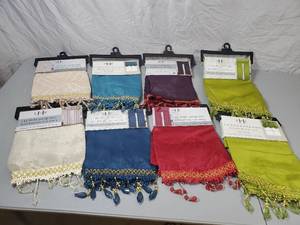 lot 78 image: 8 New Beautiful Valances
