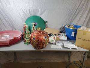 lot 100 image: New Christmas Items