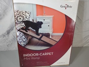 lot 3 image: New Folding Pet Ramp