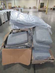 lot 107 image: WHOLESALE MIXED PALLET OF MISCELLANEOUS OUTDOOR FURNITURE PIECES AND PARTS
