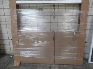 lot 511 image: Sliding Glass Patio Door in White Vinyl. No Screen, 69 12 x 79 12 x 4 916.