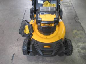lot 54 image: Dewalt 21.5 in. 20-Volt MAX Lithium Ion Cordless Battery Walk Behind Push Mower DCMWP233U2
