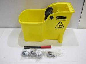 lot 322 image: Rubbermaid Commercial Products 31 Qt. Tandem Mop Bucket