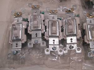 lot 352 image: Box Lot of Light Switches - 100 Pieces