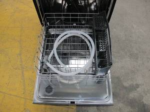 lot 303 image: Maytag Powerblast Dishwasher - 24 In Wide - Stainless Steel Finish - Model MDB4949SKZ