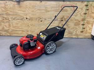 lot 12 image: TROY-BILT 21 in. 140cc 550ex Series Briggs & Stratton Engine 2-in-1 Gas Walk Behind Push Lawn Mower with High Rear Wheels