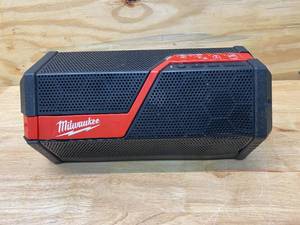 lot 117 image: MILWAUKEE M18M12 Lithium-Ion Cordless Wireless Jobsite Speaker (Tool Only)