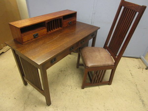 lot 502 image: STICKLEY HANDCRAFT CRAFTSMAN DESK, CHAIR
