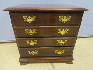 lot 507 image: SOLID WOOD DRAWER CHEST