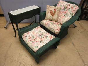 lot 510 image: WICKER CHAIR W CUSHIONS, DECORATIVE ROOSTER PILLOW, OTTOMAN, PLANTER,