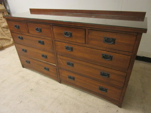 lot 521 image: NATIONAL MT AIRY FURNITURE SOLID WOOD DRESSER