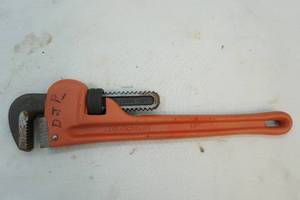 Pipe wrench