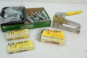 Staple gun and hardware