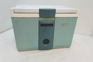 Rubbermaid heatcool container