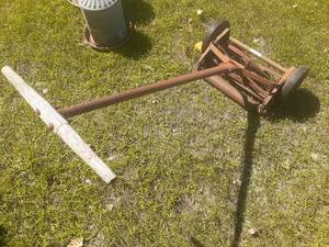lot 102 image: Vintage Craftsman Yardman Push Mowe...