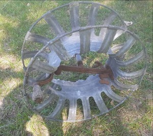 lot 117 image: Vintage Hose Reel 19...