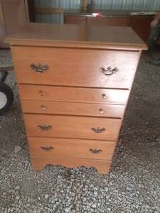 lot 133 image: Vintage 4 Drawer Dresser 25.75 X 1...