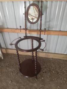 lot 137 image: Antique Round Stand With Oval Mirro...