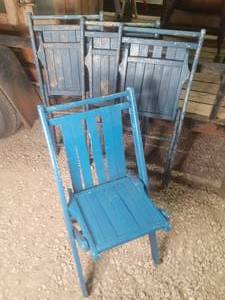 lot 142 image: (4) Vintage Blue Folding Chairs Se...