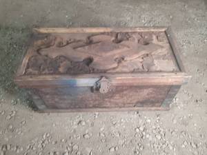 lot 150 image: Vintage Wooden Trunk 32.5 X 15 X ...