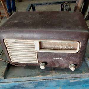 lot 171 image: Antique Melrose Radio...