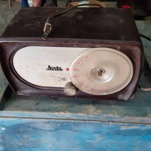 lot 172 image: Antique Arvin Radio See Photos...