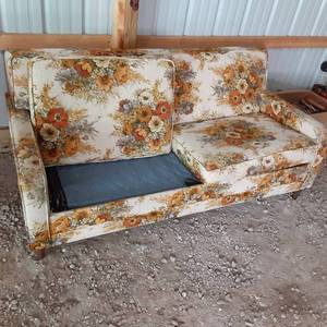 lot 175 image: Vintage Sleeper Sofa 68.5 X 34 X ...