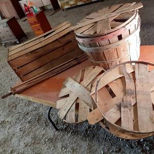lot 188 image: Vintage Bushel Baskets, Wooden Trip...