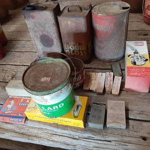 lot 205 image: Large Lot of Vintage Tins, Oil Cans...