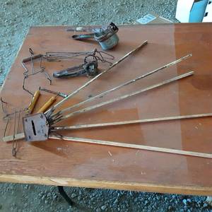 lot 218 image: Clothes Drying Rack, Meat Grinder, ...
