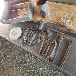 lot 226 image: Vintage Hand Tools in Wooden Crate ...