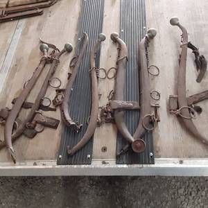 lot 252 image: Vintage Horse Implement Pieces See...