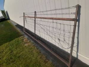 lot 267 image: Barbed Wire Gate 163 Long See Pho...