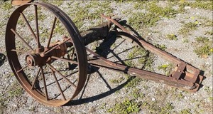 lot 24 image: Antique Partial Wagon Axle...