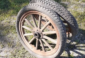 lot 31 image: (2) Vintage Wards Riverside Oversiz...