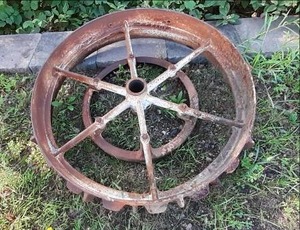lot 35 image: Vintage Cast Iron Wheel 36...