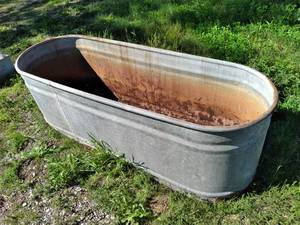 lot 55 image: Vintage Large Water Tank Rusted Bo...