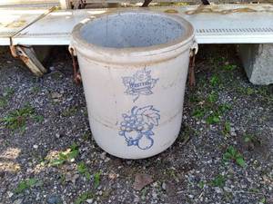 lot 66 image: Western 6 Stoneware Has Cracking ...