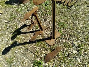 lot 94 image: Antique Shoe Maker Steel Stands Se...