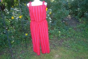 lot 27 image: XL pantsuit XL skirt...